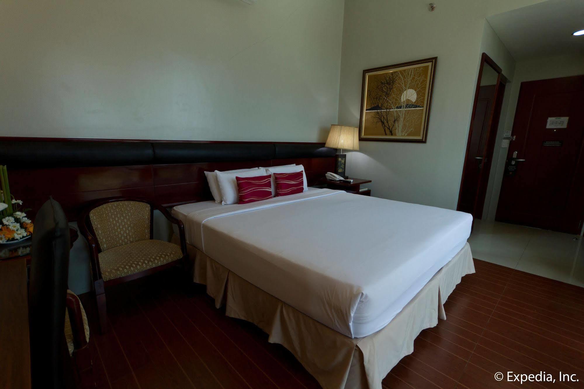 Allure Hotel & Suites Cebu Exterior photo
